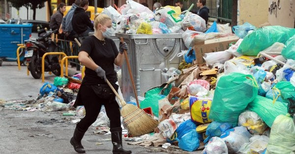 Βγήκαν στους δρόμους τα απορριματοφόρα (εικόνες)